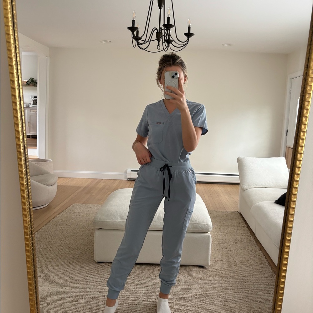 Figs scrubs